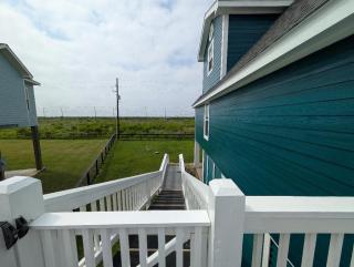 Pet Ramp Ocean Views Sleeps 12 75 TV KING beds - Bolivar Peninsula - 1