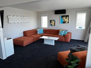 3 Bedroom Home in Peaceful Setting - Christchurch - 8