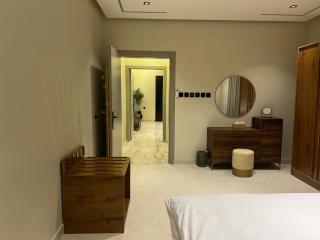 سويت بغرفة نوم وصالة جانبية - 7