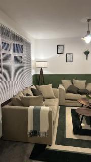Cozy and Stylish stays at Maiden Lane - Ifield - 2