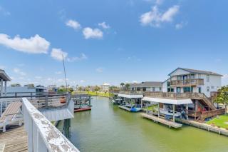 Boat Slip and Decks Waterfront Gem Near Galveston! - Virginia Point - 7