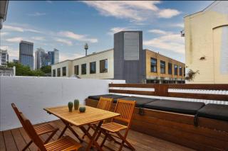 The Flinstones Luxury Stone Stay - Sidney - 3
