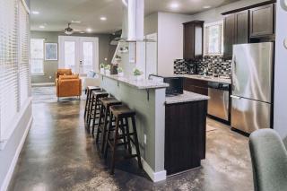 6BR Retreat in ATX with Hot Tub - Austin - 2