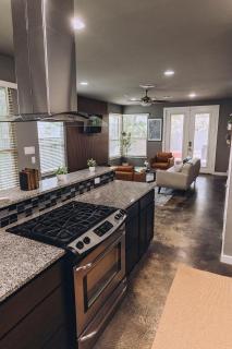 6BR Retreat in ATX with Hot Tub - Austin - 7