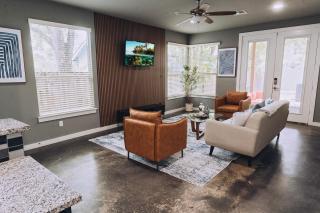 6BR Retreat in ATX with Hot Tub - Austin - 1