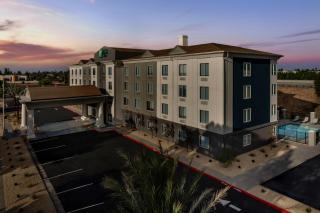 Holiday Inn Express Fresno River Park Highway 41 by IHG - 8