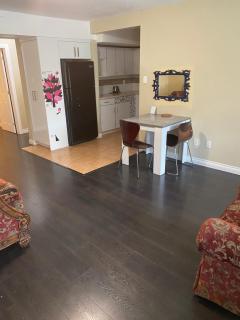 Large suite with independent access - Richmond - 1