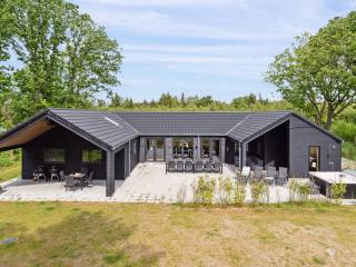 Spacious Retreat for 20 - By Traum Ferienwohnungen - 9