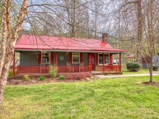 Relaxing Retreat on Jonathan Creek - Maggie Valley - 8