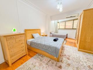 Homey Zamalek Apartment Stylish & Central - Cairo - 7
