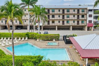 Steps to Naples Bay and Tin City Condo with Pool! - Naples - 9