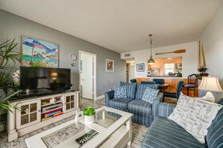 Steps to Naples Bay and Tin City Condo with Pool! - Naples - 7