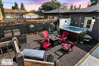 Summer Haven - Hot Tub - BBQ - Fire Table - Sleeps 8 - Edmonton - 0