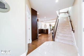 Summer Haven - Hot Tub - BBQ - Fire Table - Sleeps 8 - Edmonton - 3