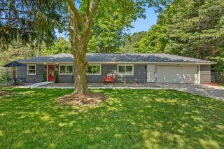 The Pines-Petsfenced yardhot tub town - Saugatuck - 9