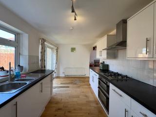 UB9 Denham Serviced Accommodation - Denham - 7