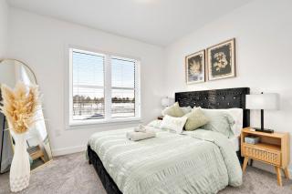 Waterfront 3BR House and Sleeps 8, Close to Canal and Family Friendly - Welland - 3