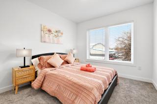 Waterfront 3BR House and Sleeps 8, Close to Canal and Family Friendly - Welland - 8