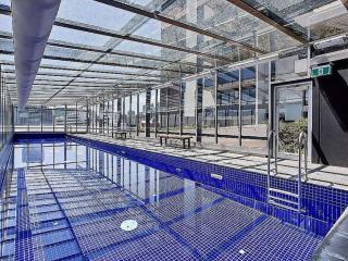 Stylish Southbank Stay with Views, Pool & Gym - Melbourne - 7
