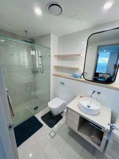 Bedroom Oasis with Ocean view, Surfers Paradise - Gold Coast - 2