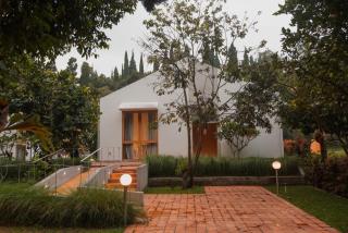 Bloem & Blossom House - Tegalharendong - 3