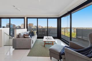Split-Level 2BR with City-View and Separate Study - Melbourne - 5