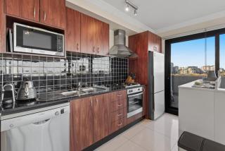 Split-Level 2BR with City-View and Separate Study - Melbourne - 8