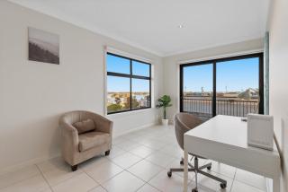 Split-Level 2BR with City-View and Separate Study - Melbourne - 6