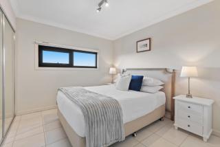 Split-Level 2BR with City-View and Separate Study - Melbourne - 4
