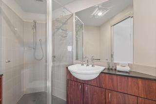 Split-Level 2BR with City-View and Separate Study - Melbourne - 2