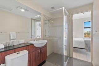 Split-Level 2BR with City-View and Separate Study - Melbourne - 1