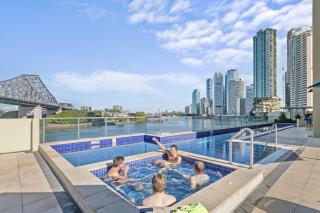 Stylish Brisbane City Stay with BBQ Pool & Gym - Brisbane - 1