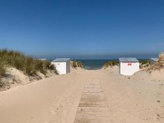 Apartment on Beach near Town Center, cleaning included - Oostduinkerke - 1