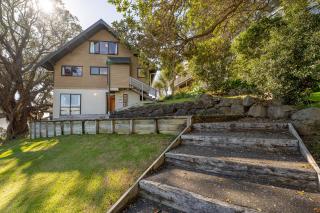 Onemana - Beautiful Beachfront - 9