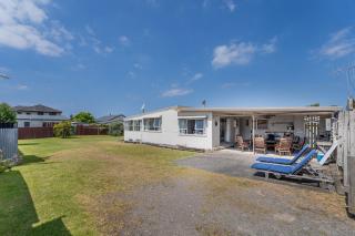 PHIL204B - ESCAPE TO SERENITY ON PHILOMEL - Whangamata - 6
