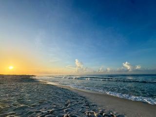 GULF VIEW condo King bed with bunk and LARGE L shaped balcony in cozy Perdido Key - Pensacola - 9