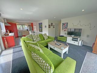 WILL316A - WONDERFUL WILLIAMSON - Whangamata - 3