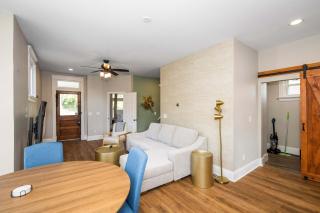 Ludlow Lodge with City Views - - 4