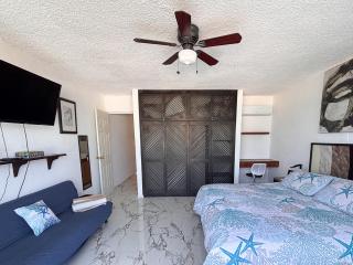 Brisas Shores Ocean View Terrace Apartments, beach and pool, Cancun hotel zone - Cancún - 3