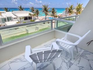 Brisas Shores Ocean View Terrace Apartments, beach and pool, Cancun hotel zone - Cancún - 1