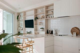 High Rise Luxury Studio Views & Pool - 3