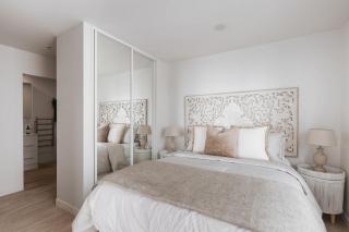 High Rise Luxury Studio Views & Pool - 2