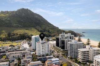 High Rise Luxury Studio Views & Pool - 1