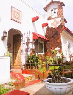 Spanish Casita Superior Suites Tagaytay - Tagaytay - 1