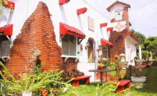 Spanish Casita Superior Suites Tagaytay - Tagaytay - 8