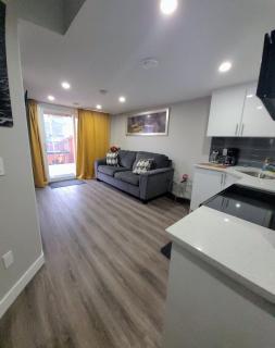 1Bedroom 2Beds Suite NW Calgary - Calgary - 6