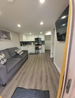1Bedroom 2Beds Suite NW Calgary - Calgary - 4