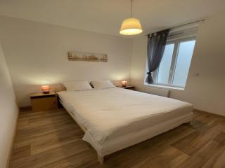3-Bedroom Apartment with Premium Amenities - Noyen-sur-Sarthe - 1
