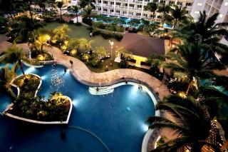 Cozy 1BR beside MOA with Wifi, Netflix, Pool & Washer - 4