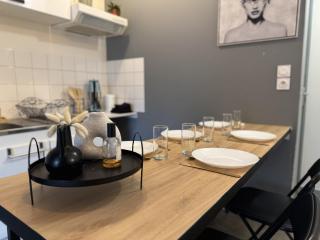 Quiet Apartment with Concierge Perks - Yvré-lʼÉvêque - 4